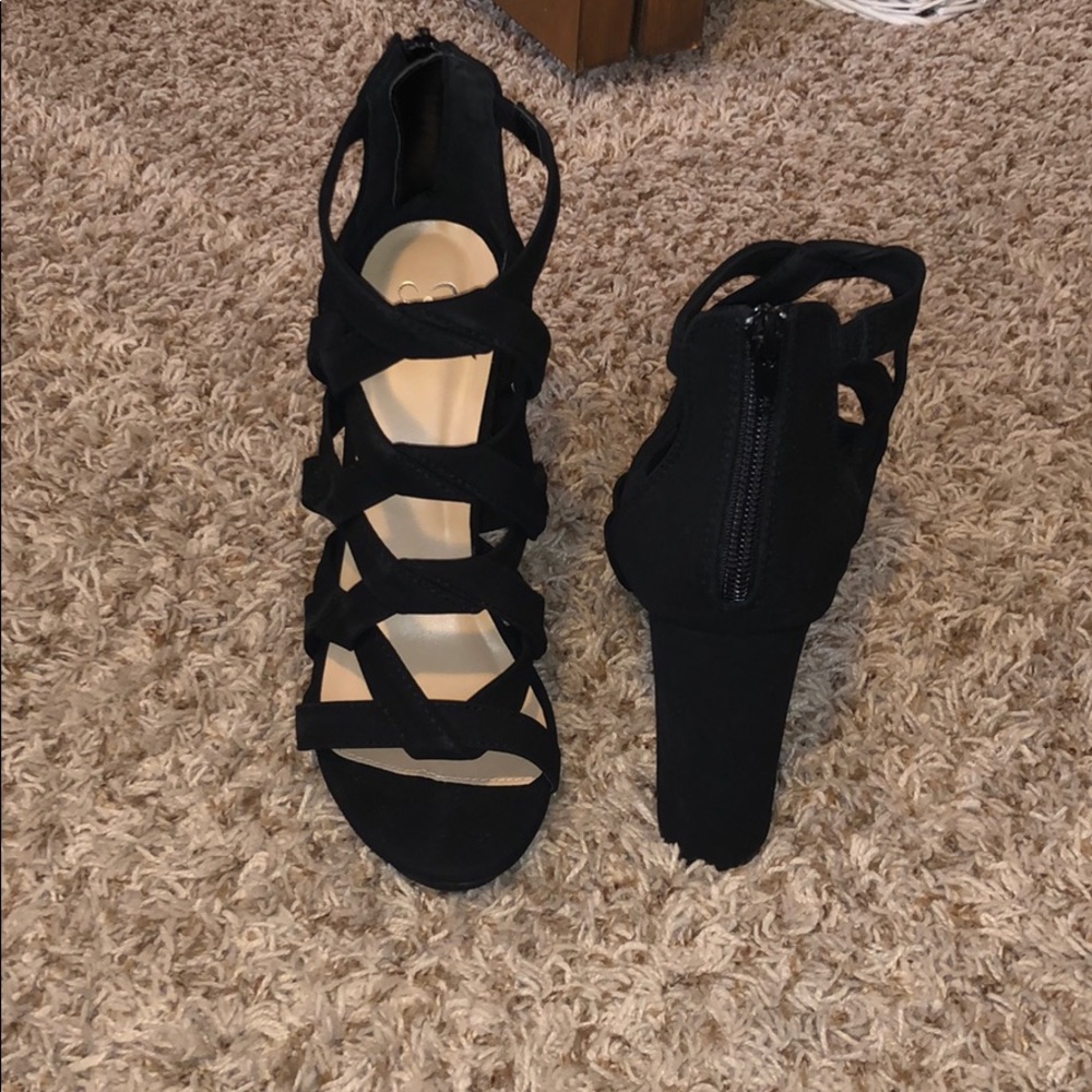 Black strappy heals